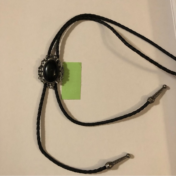 Black and silver Bolo tie necklace NWOT rock n roll western - Picture 2 of 2
